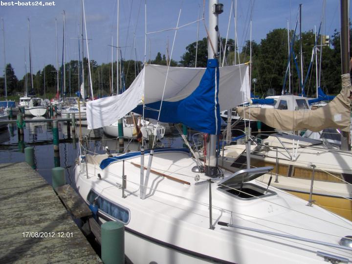 HALLBERG-RASSY 26